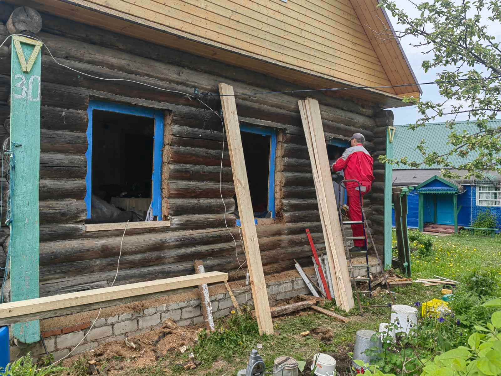 Примеры работ — Установка пластиковых окон в бревенчатом доме — Компания  Росстрой